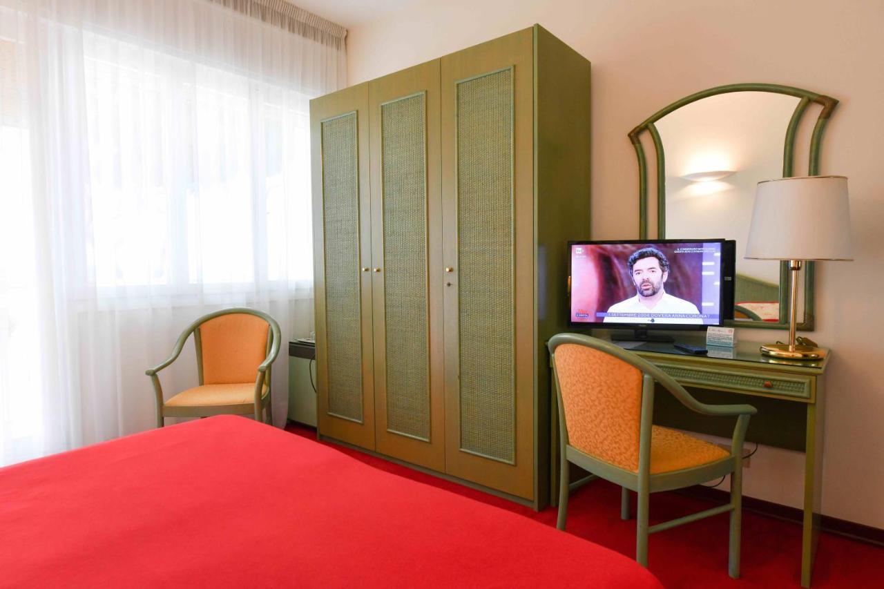 לידו די ג'סולו Hotel Majestic מראה חיצוני תמונה