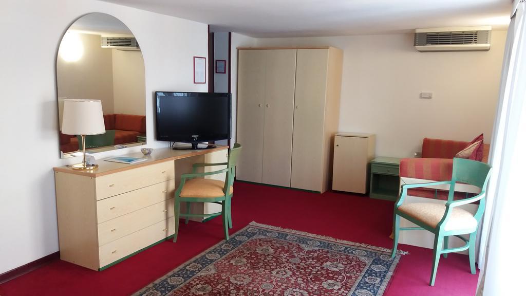 לידו די ג'סולו Hotel Majestic מראה חיצוני תמונה