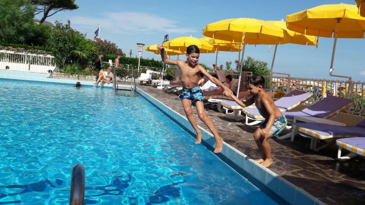 לידו די ג'סולו Hotel Majestic מראה חיצוני תמונה